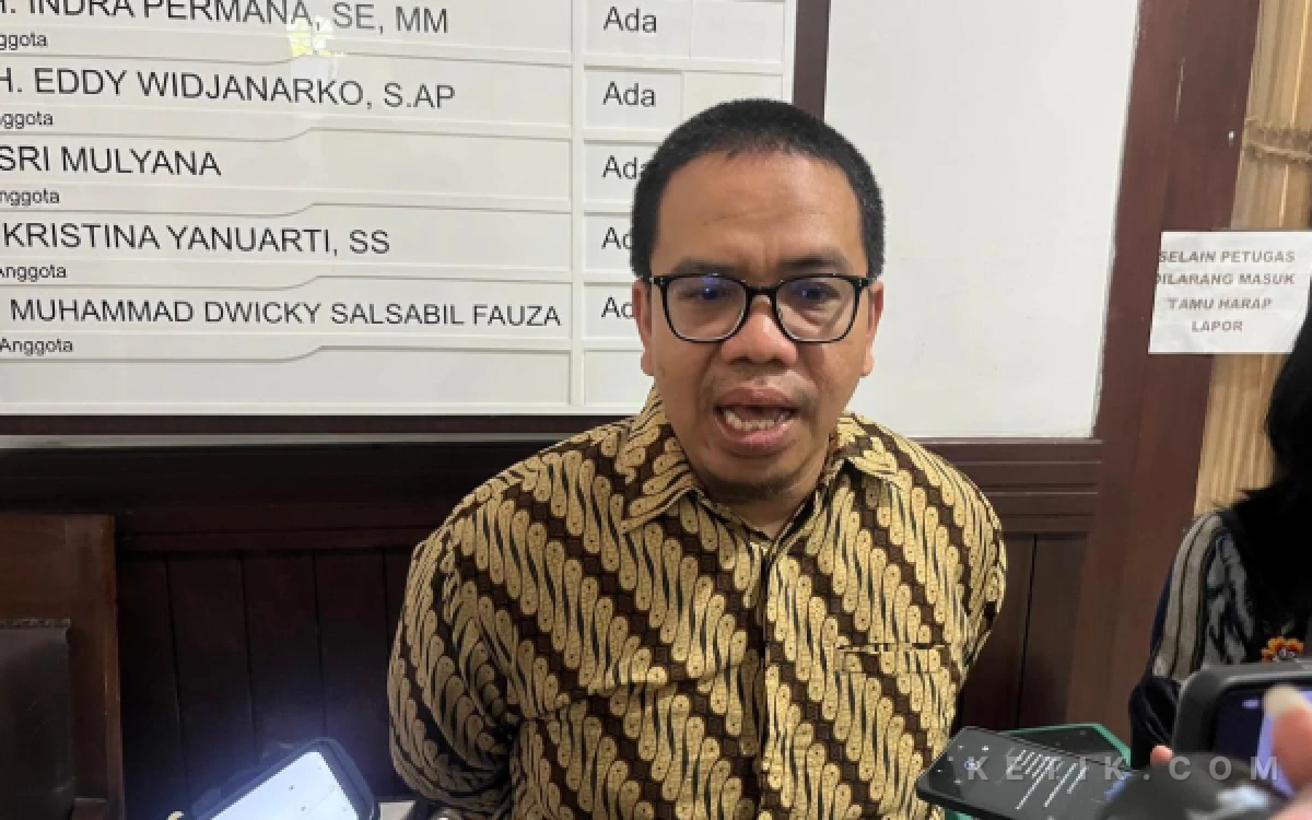 Foto Bayi Rekso Aji menjelaskan akan mengikuti regulasi sesuai perda untuk mengatasi masalah pedagang yang tak tertampung di relokasi Pasar Gadang. (Foto: Lutfia/Ketik.com)