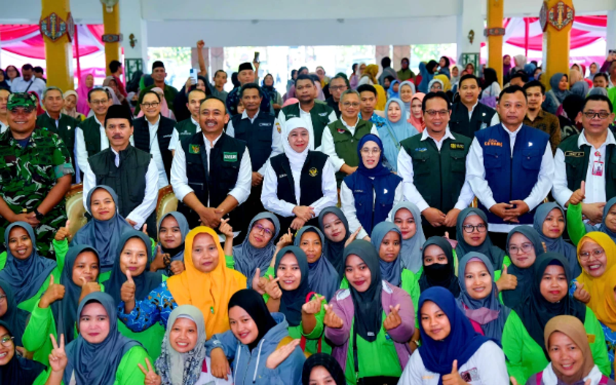 Thumbnail Berita - Gubernur Khofifah Salurkan Miliaran Rupiah Bansos ke Ngawi, Bupati Ony Apresiasi dan Sebut Berdampak Nyata untuk Rakyat