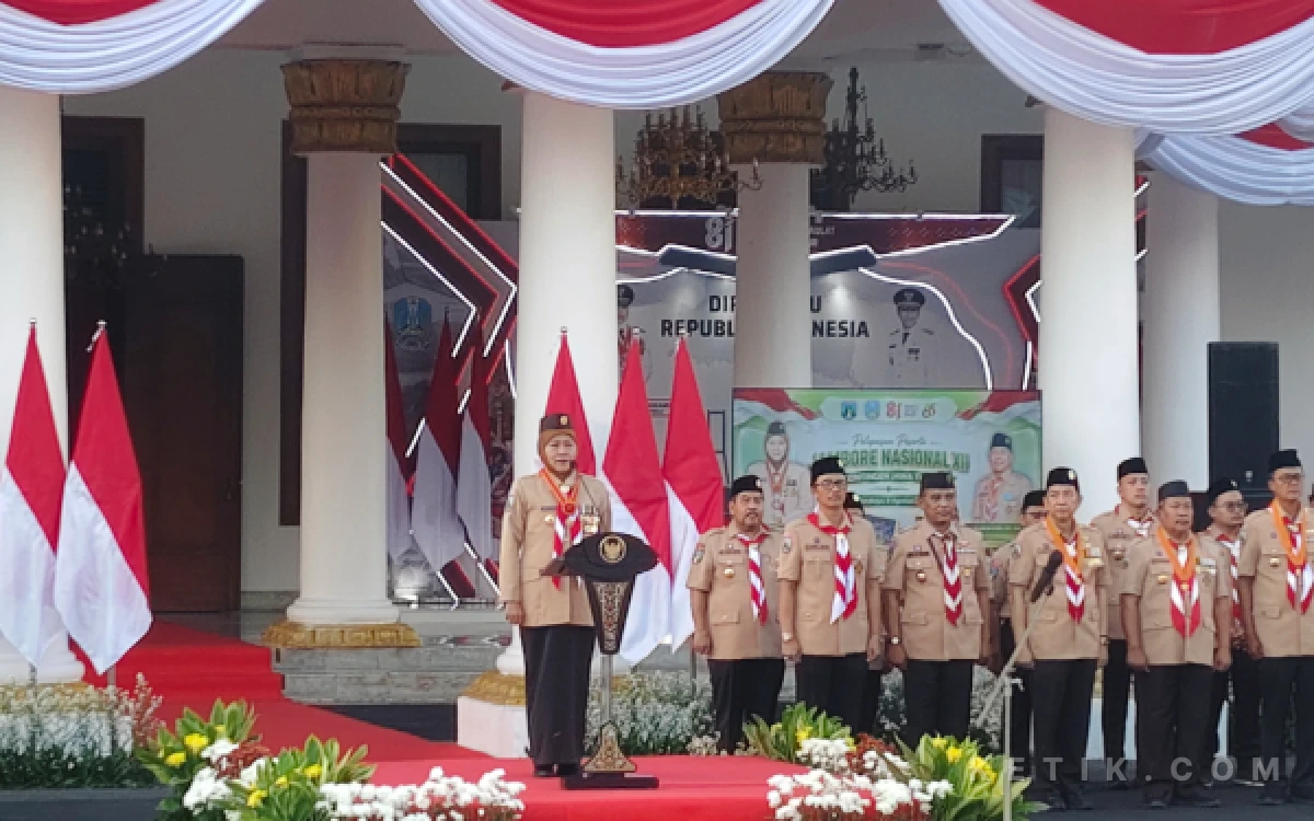 Thumbnail Berita - Kamabida Pramuka Jatim, Khofifah Indar Parawansa Lepas 1.537 Orang ke Jamnas XII, Ingatkan Semangat Heoisme