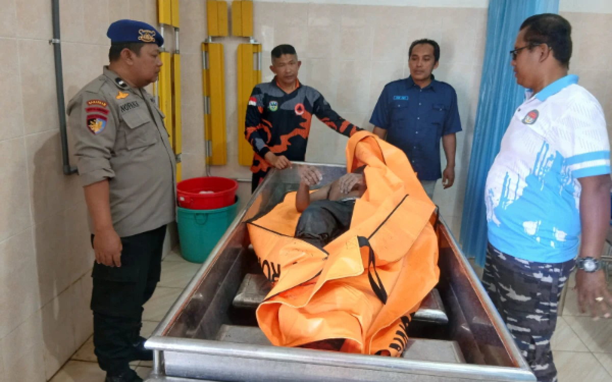 Thumbnail Berita - Terjatuh saat Buang Air Kecil, ABK yang Tak Bisa Berenang Tewas di Pelabuhan Pacitan