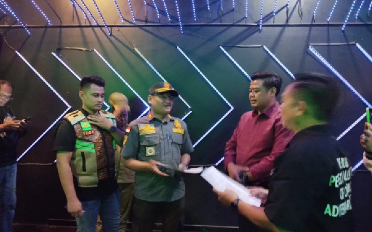 Thumbnail Berita - Karaoke hingga Biliar di Kota Mojokerto Wajib Tutup saat Iduladha dan Waisak, Nekat Buka Disanksi!
