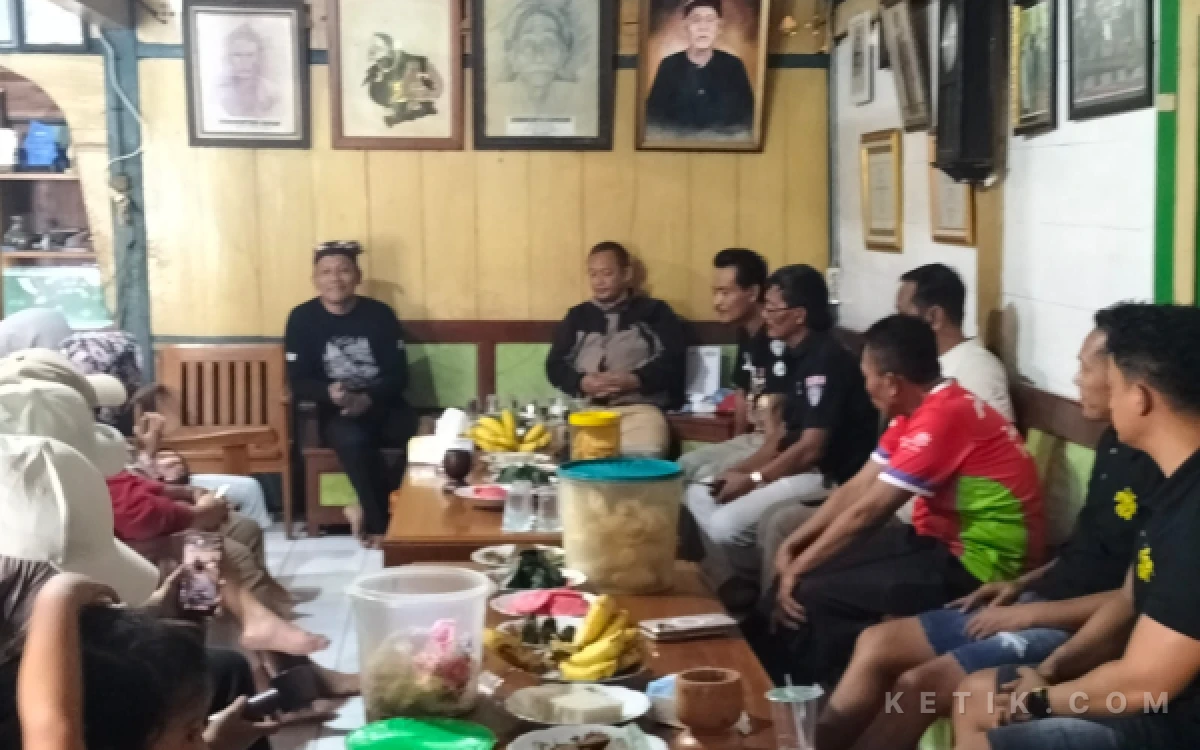 Thumbnail Berita - Tradisi Nggemblang Warga Samin di Bojonegoro Kian Meriah dengan Off-Road Jeep