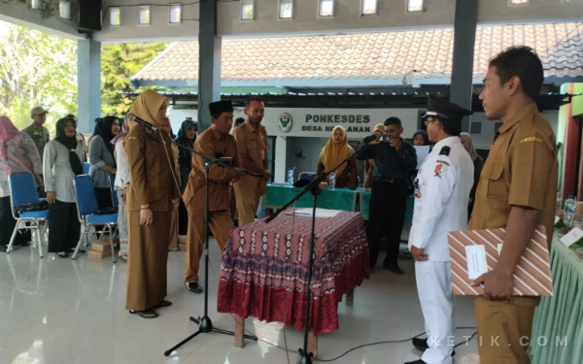 Thumbnail Berita - Kades Ngulanan Lantik Cici Heryati sebagai Kasi Kesejahteraan
