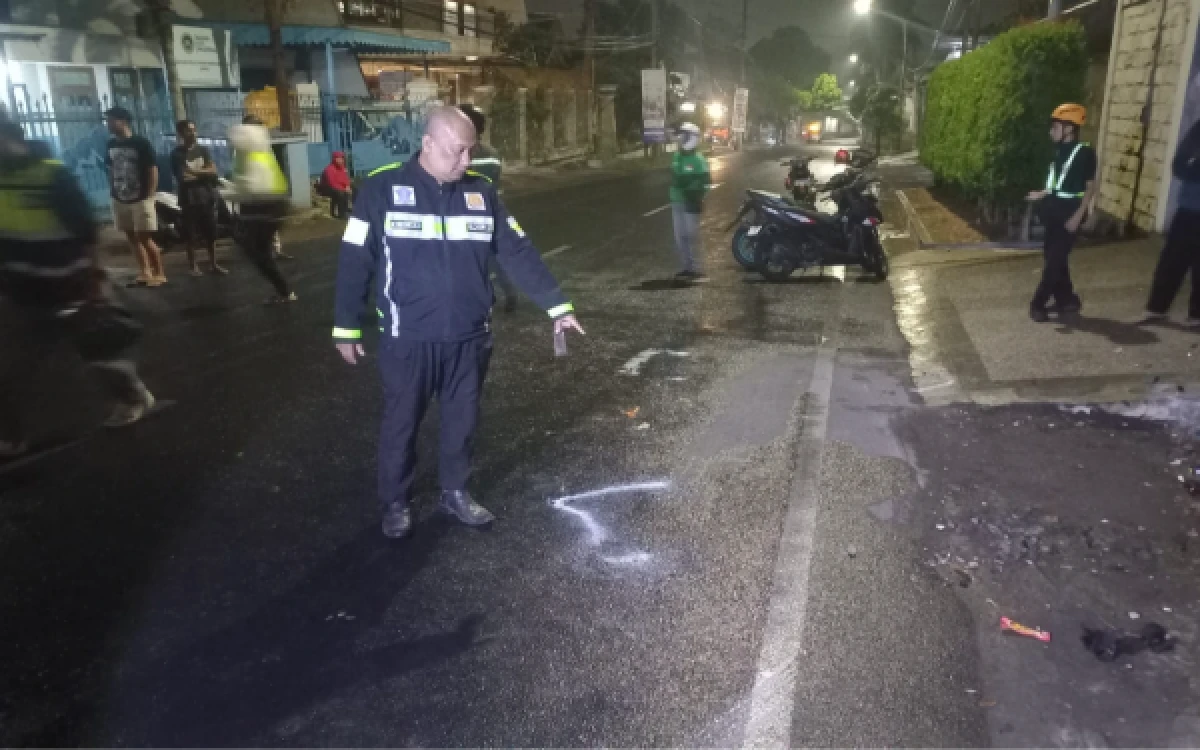 Thumbnail Berita - Toyota Avanza Alami Laka Tunggal Hingga Terguling di Kota Malang, Pengemudi Meninggal di Lokasi