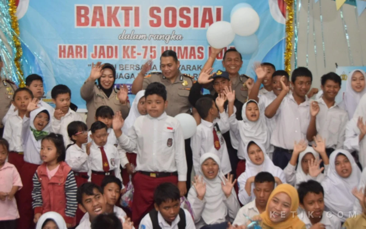 Thumbnail Berita - Sentuh Hati Anak Istimewa, Polres Bondowoso Rayakan HUT Humas Polri Ke-75 dengan Aksi Penuh Makna