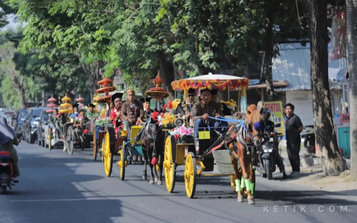 Thumbnail Berita - Wisuda Unigoro Diwarnai Kirab Kereta Kuda, 581 Lulusan Resmi Dikukuhkan