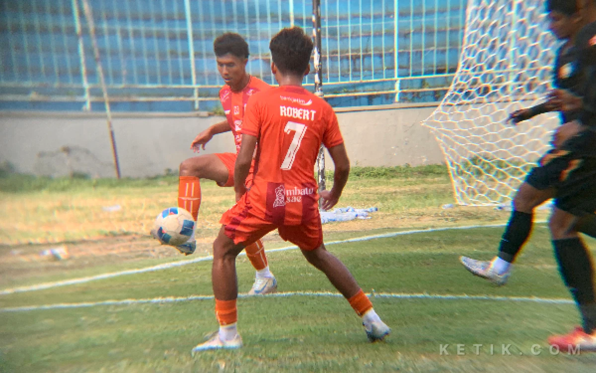 Thumbnail Berita - Persikoba Kalah Tipis dari Persepam, Peluang Lolos Babak 16 Besar Makin Berat