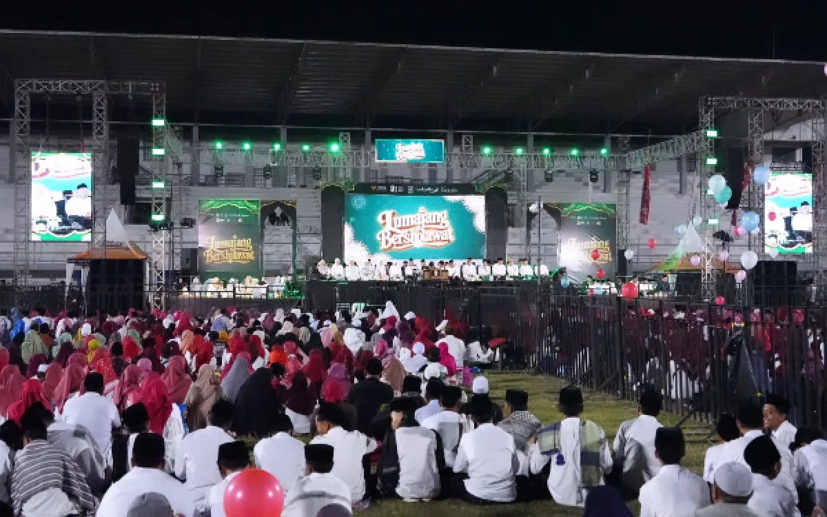 Thumbnail Berita - Bersama Bupati, Ketua DPRD Lumajang Hadiri Acara Lumajang Bersholawat