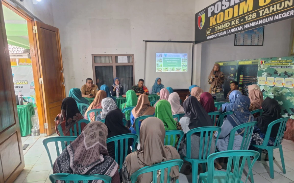 Thumbnail Sosialisasi Penanganan Sampah Rumah Tangga dan Pelatihan Pembuatan Eco Enzyme Dukung Program TMMD ke-128 Kodim 0820 Probolinggo