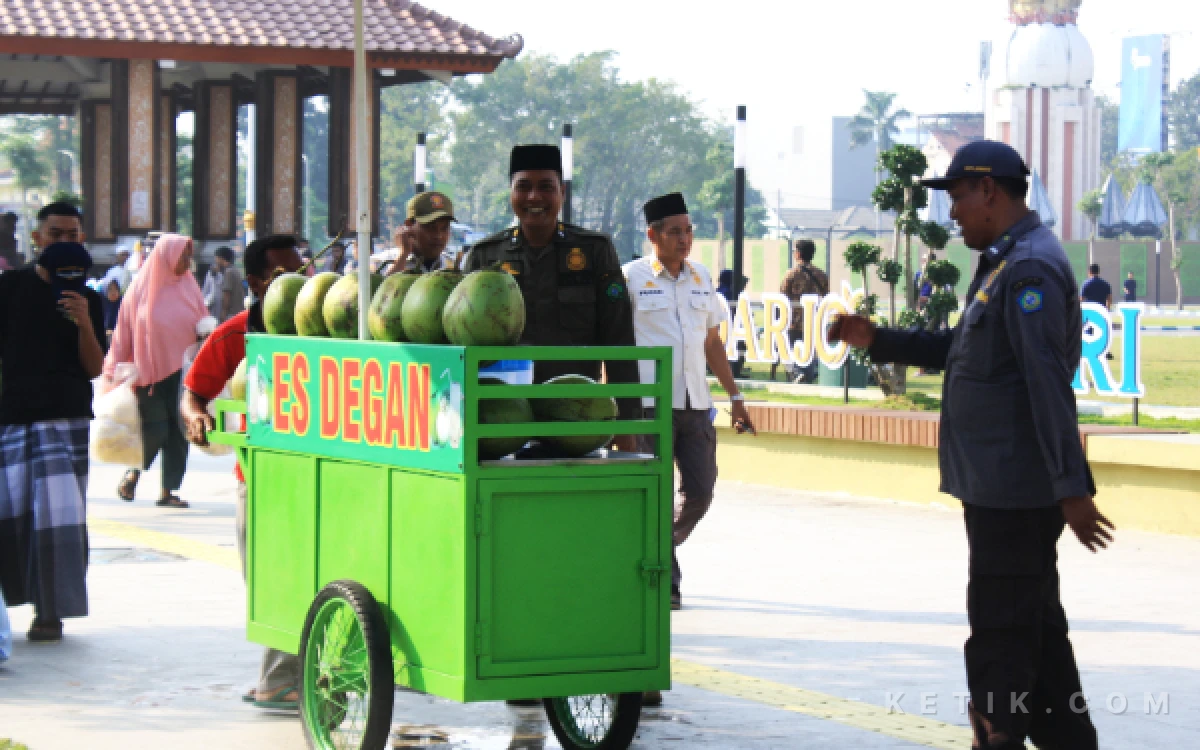 Thumbnail Berita - DPRD Sidoarjo Siap Terima Aspirasi Pedagang Alun-Alun Jayandaru