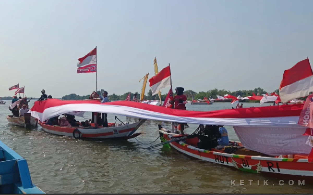 Thumbnail Berita - Peringati Hari Kemerdekaan, Rukun Nelayan Pangkahkulon Kibarkan Bendera 45 Meter di Sungai Bengawan Solo