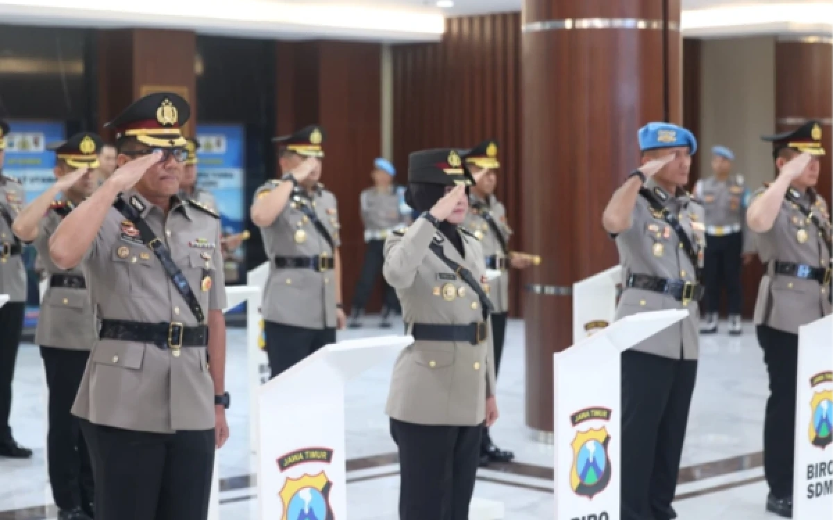 Thumbnail Berita - Polda Jatim Gelar Sertijab Kabid TIK dan Sejumlah Kapolres