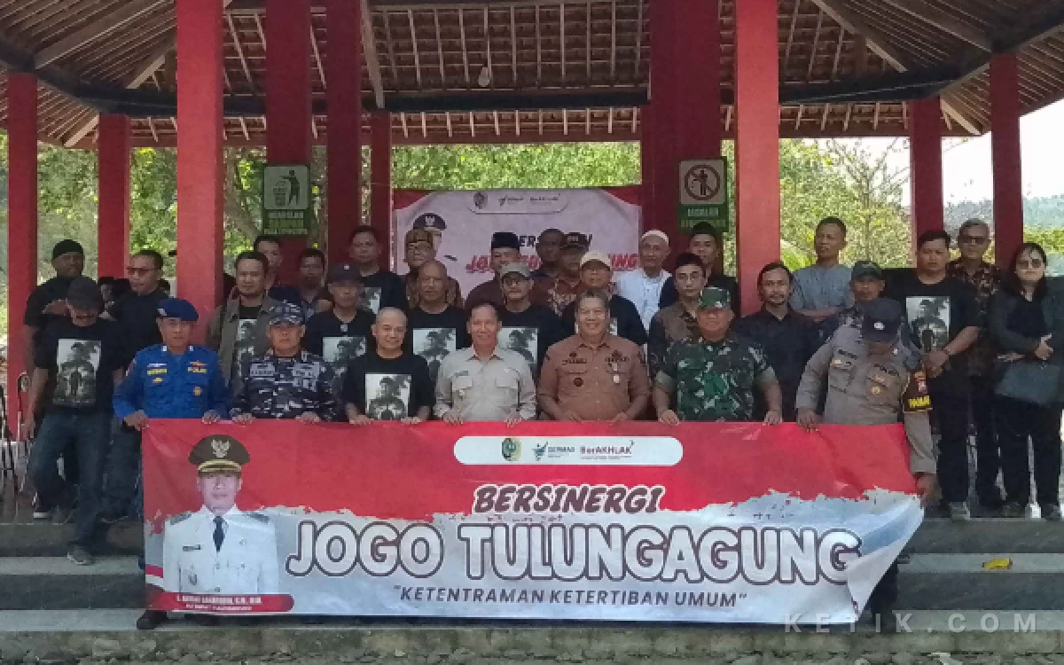 Thumbnail Berita - Kumpulkan Forkopimcam dan Perguruan Pencak Silat di Pantai Klatak, Plt Bupati Tegaskan Pentingnya "Jogo Tulungagung"
