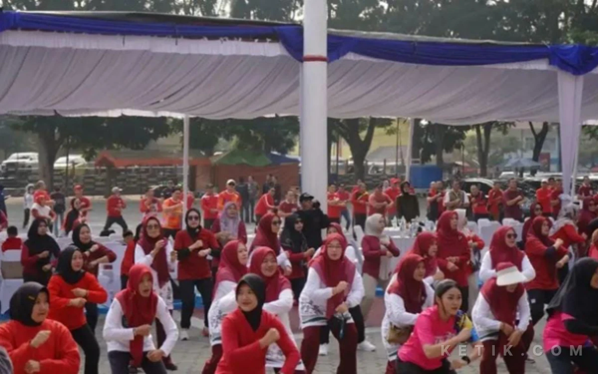 Thumbnail Berita - Wali Kota dan Kapolres Pagar Alam Ajak Masyarakat Hidup Sehat Lewat Senam Bersama