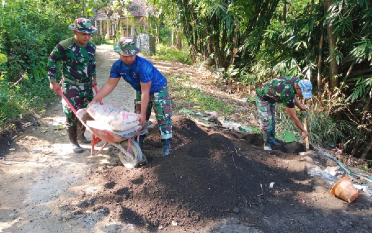 Thumbnail Cegah Longsor, TMMD 128 Kodim 0820 Probolinggo Percepat Pembangunan TPT Jalan Poros Dusun Klagin