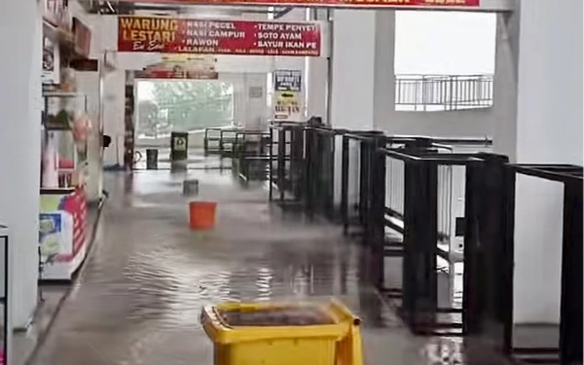 Thumbnail Berita - Wali Kota Batu Cak Nur Pastikan Atap Bocor Pasar Among Tani Segera Diperbaiki