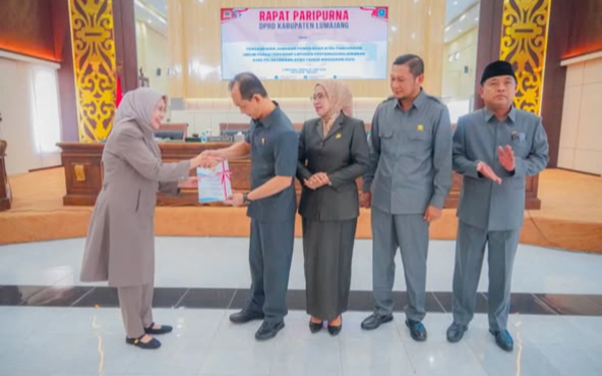 Thumbnail Pada Sidang Paripurna DPRD Lumajang Bupati Apresiasi Masukan Yang Disampaikan Semua Fraksi