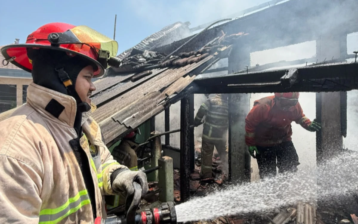 Thumbnail Berita - Alami Korsleting Listrik, Rumah di Sawojajar Malang Ludes Terbakar