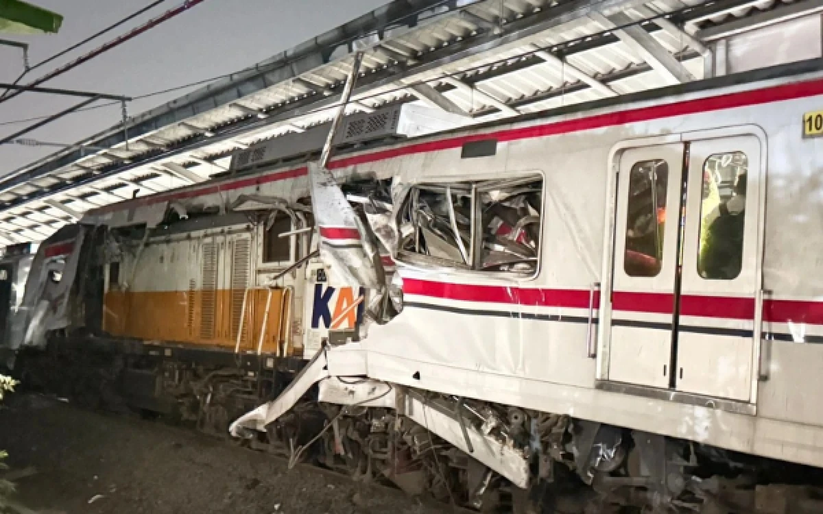 Thumbnail Berita - Polisi Tetapkan Tersangka Kasus Kecelakaan KRL dan KA Argo Bromo Anggrek di Bekasi Timur