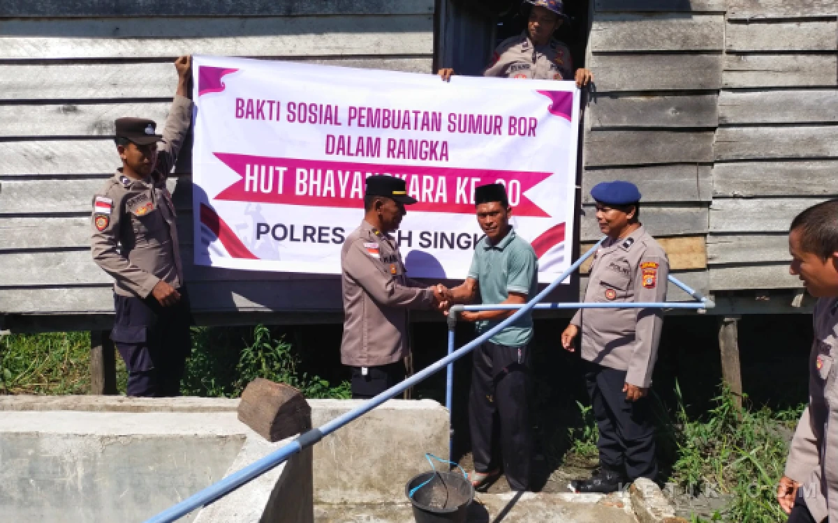 Thumbnail Berita - Polres Aceh Singkil Bangun Sumur Bor di Pesantren Darus Salihin