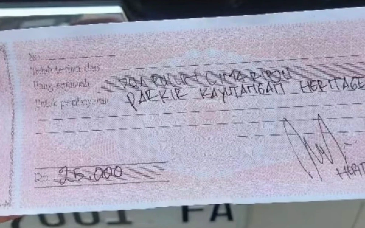 Thumbnail Berita - Viral Lagi Aksi Getok Parkir Kayutangan Malang, Wisatawan Dimintai Rp25 Ribu