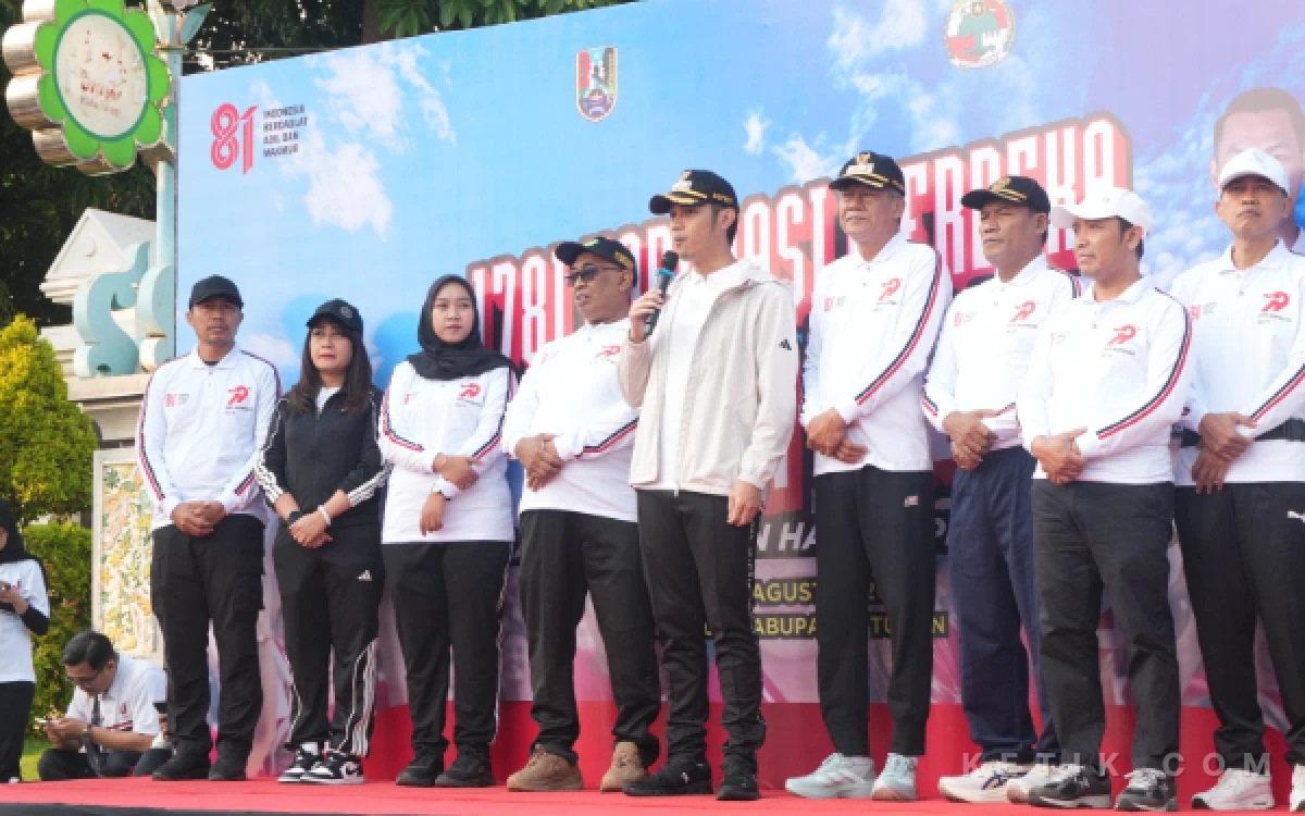 Thumbnail Berita - Semarak! Puncak Harkopnas 2026 di Tuban Diikuti 1.781 Peserta Ramaikan Fun Walk