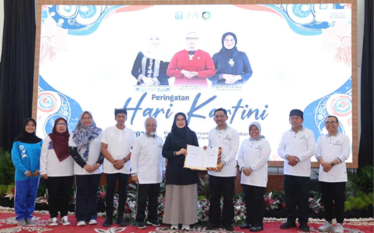 Thumbnail Berita - Pemprov Jatim Deklarasikan Gerakan Bersama Penurunan Kematian Ibu dan Anak di Banyuwangi,