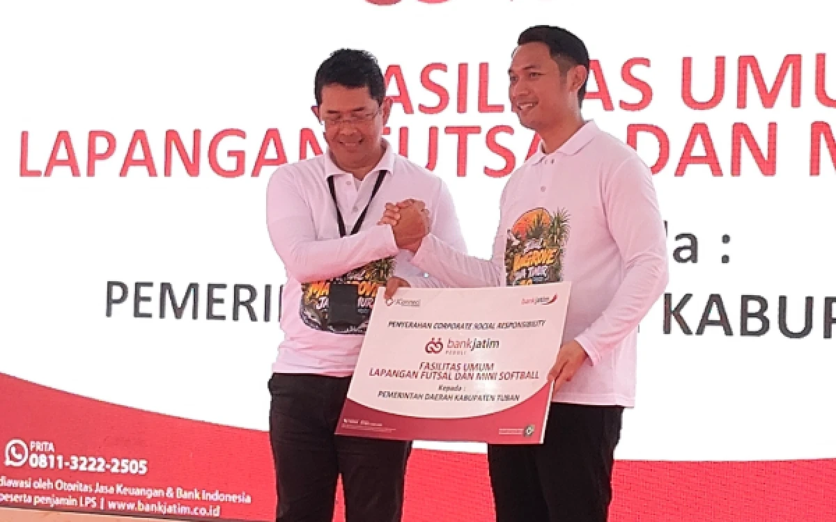 Thumbnail Berita - Dukung Indonesia Emas 2045, Bank Jatim Serahkan CSR Fasilitas Olahraga ke Pemkab Tuban