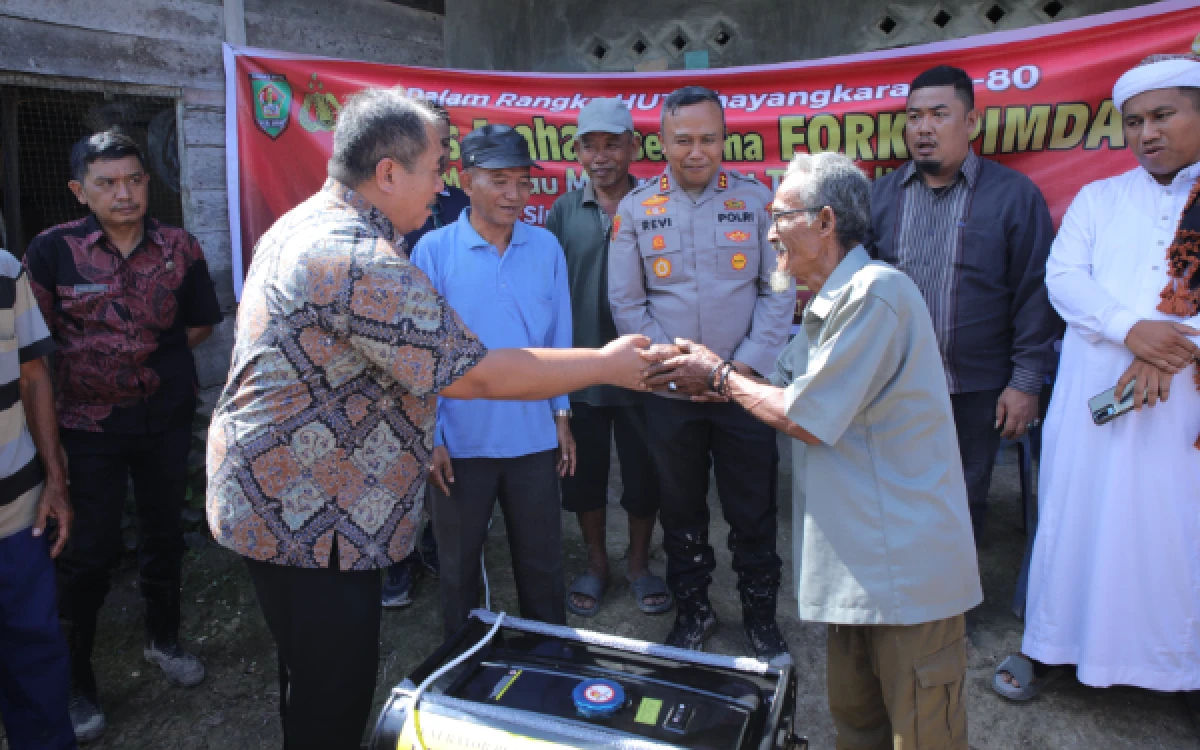 Thumbnail Berita - HUT Ke-80 Bhayangkara, Bupati Asahan Kunjungi Desa Pertahanan Belum Ada Aliran Listrik dari PLN