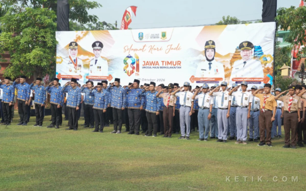 Foto Suasana upacara peringatan Hari Jadi ke-81 Provinsi Jawa Timur di Lapangan Sasana Praja Abhipraya Balai Kota Mojokerto ( foto : humas pemkot Mojokerto/ ketik.com)