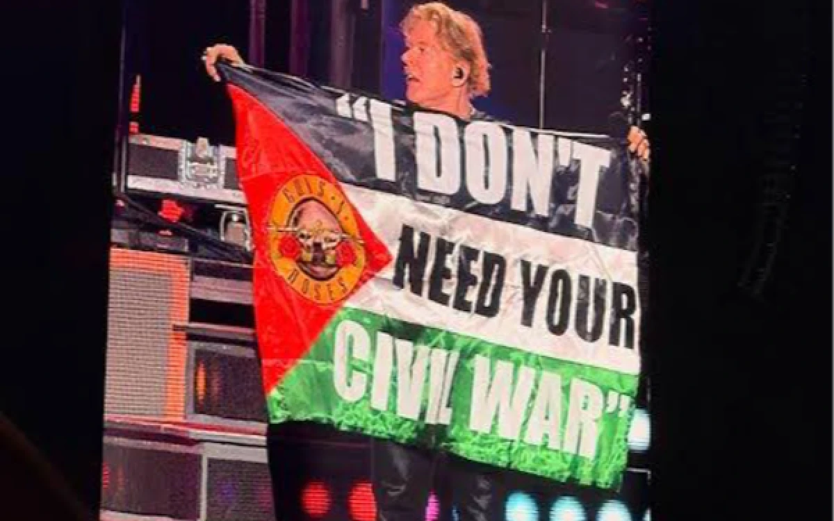 Thumbnail Berita - Axl Rose Kibarkan Bendera Palestina saat Bawakan Civil War, Kembali Disorot Usai James Hetfield Tone Deaf