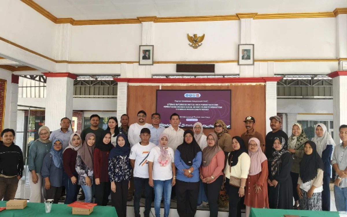 Thumbnail Berita - Pusat Kajian Global Migrasi Unair Dorong Literasi Informasi Digital bagi Perempuan Pesisir Banyuwangi