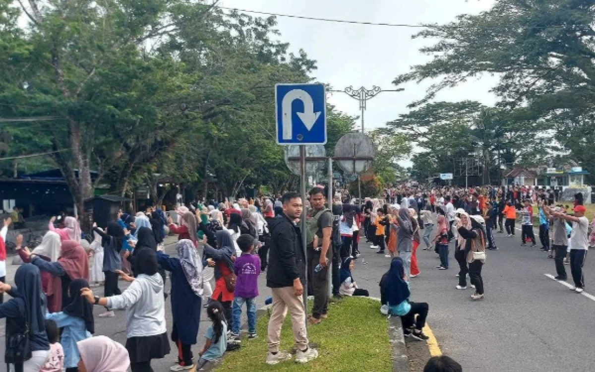 Foto Warga Padati Lokasi CFD Perdana di Simeulue, Minggu 09 Agustus 2026. (Helman/Ketik.com)