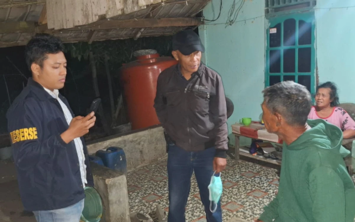 Thumbnail Berita - Kepergok Warga Bakar Lahan, Lansia di Banyuasin Diamankan Polisi