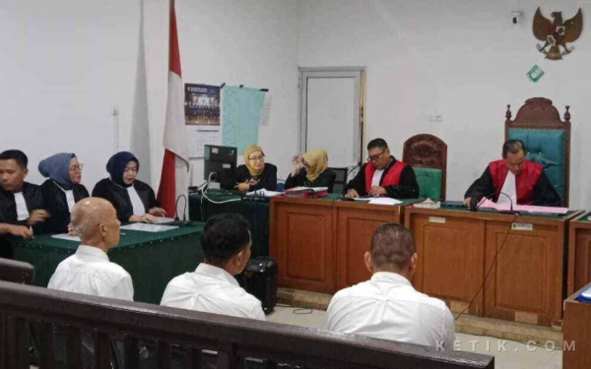 Thumbnail Berita - Korupsi Distribusi Semen Batu Raja Rp74,37 Miliar Disidangkan, Eks Direksi Siapkan "Serangan Balik" Lewat Eksepsi