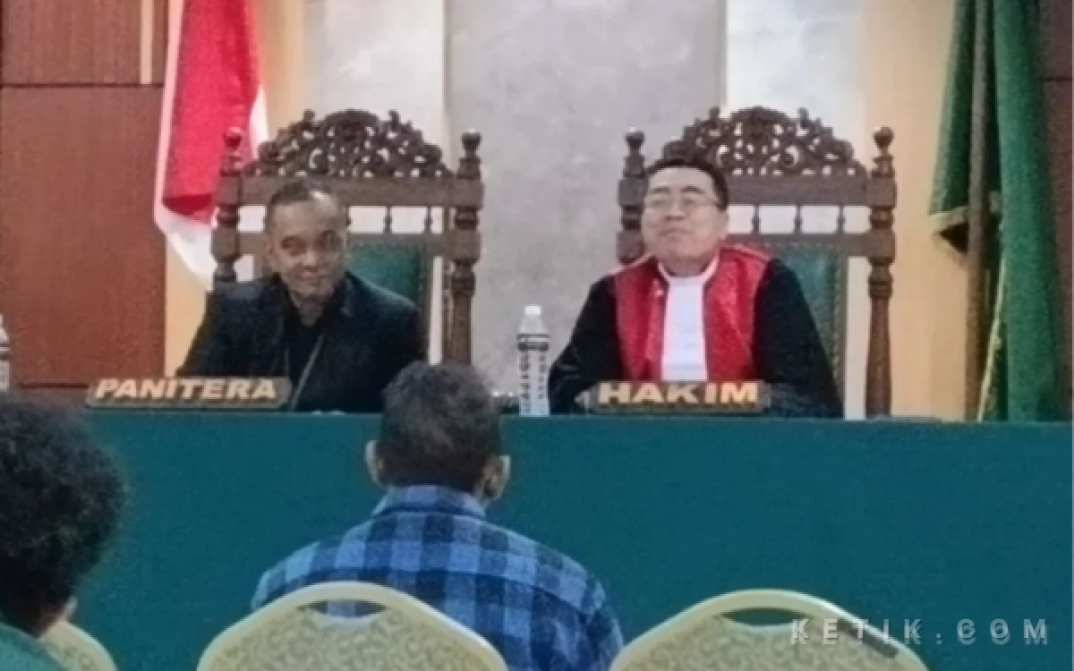 Thumbnail Ini Jawaban Rokim, ”Lanange Jagad” asal Gedangan Sidoarjo saat Dinasihati dalam Sidang: ”Anteb Pak Hakim”