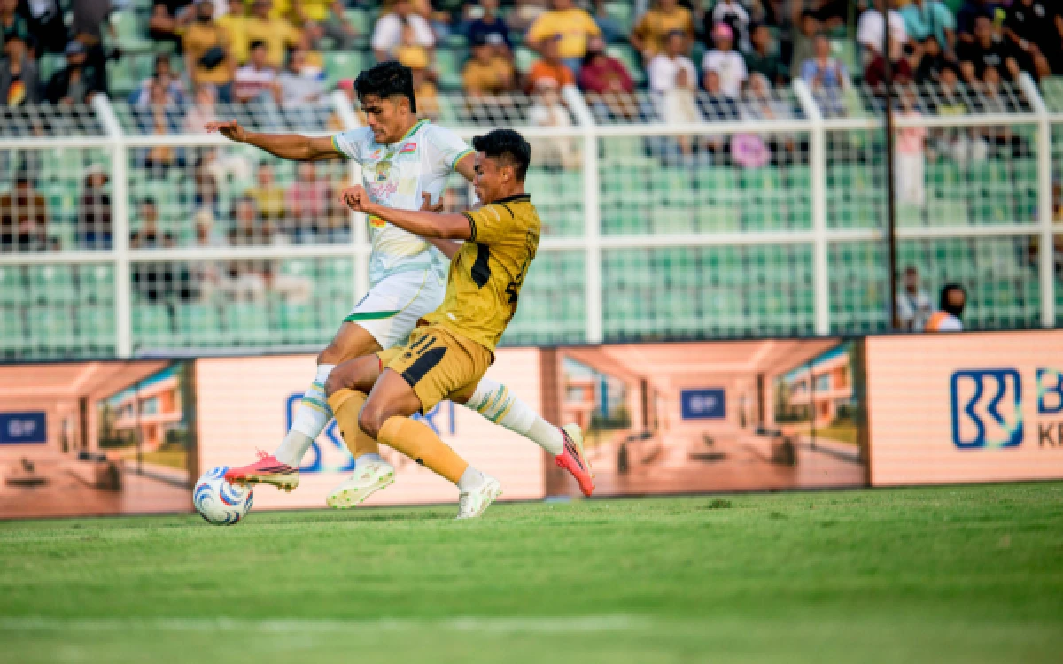 Thumbnail Berita - Persebaya Gagal Meraih 3 Poin di Laga Perdana, Bernardo Tavares Singgung Cuaca