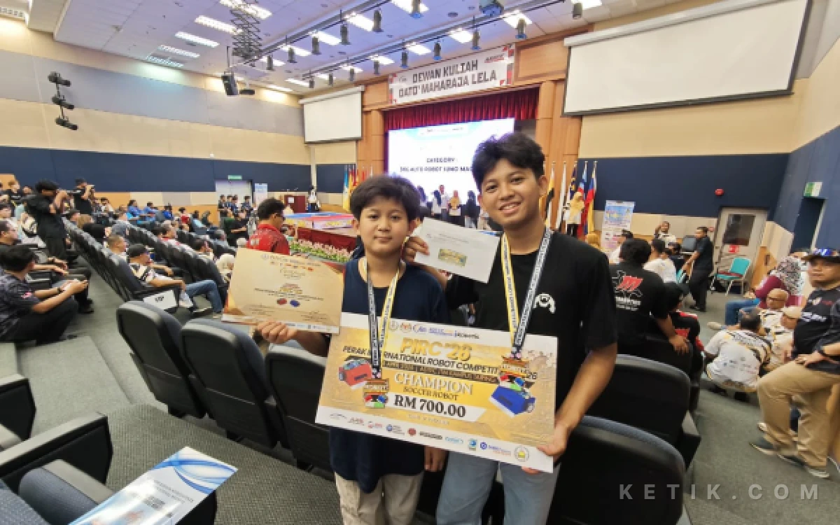 Thumbnail Berita - Mahasiswa Teknik UTM Juara 1 Robot Soccer di Malaysia, Bawa Nama Indonesia Bersinar