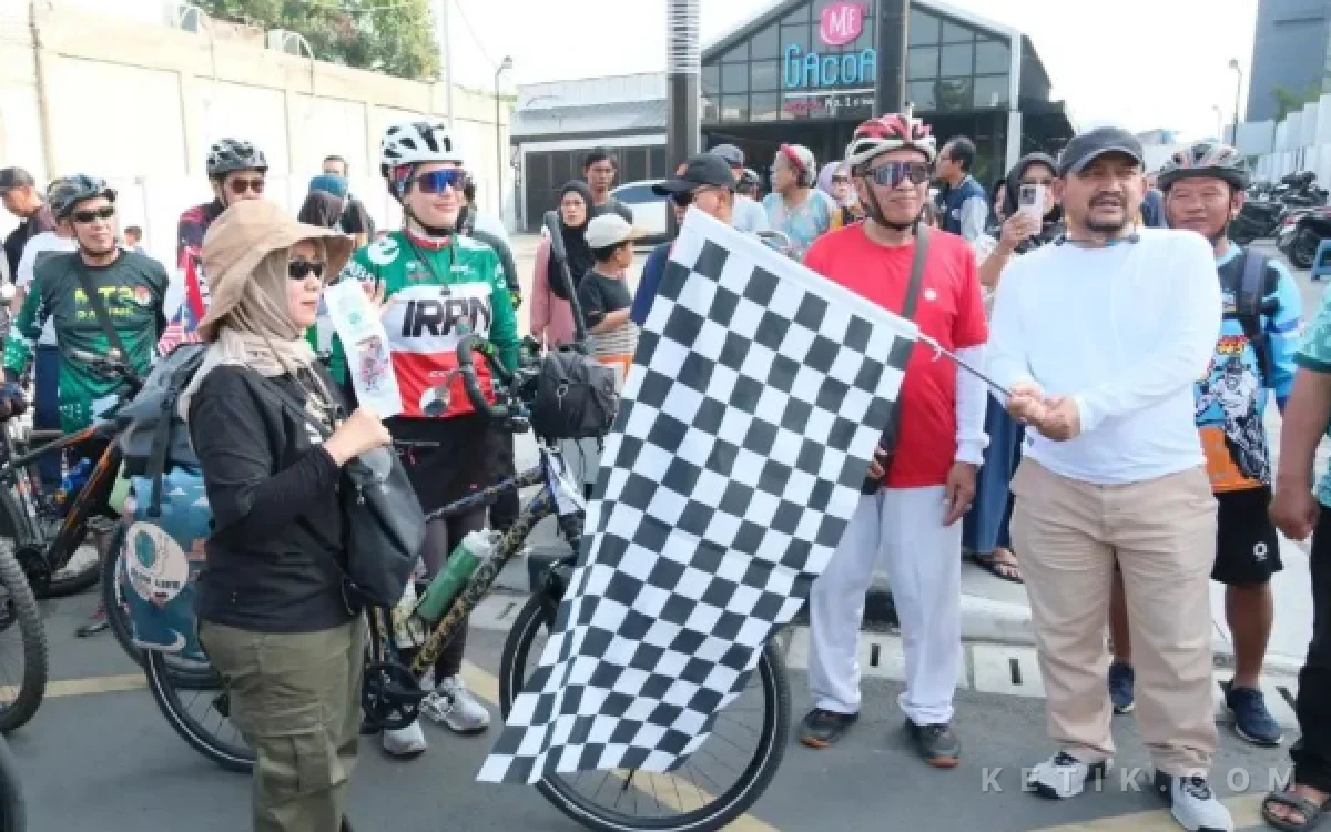 Thumbnail Berita - Gowes Iran-Indonesia di Pemalang Meriah, Bupati Anom: Olahraga Satukan Persahabatan Dunia