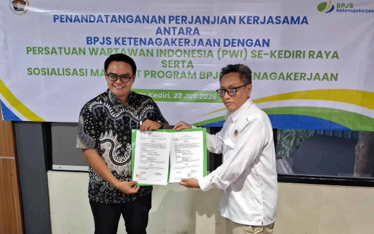 Thumbnail Berita - Dorong Seluruh Jurnalis Kediri Miliki Jaminan Sosial, PWI Kediri Raya Teken Kerja Sama dengan BPJS Ketenagakerjaan