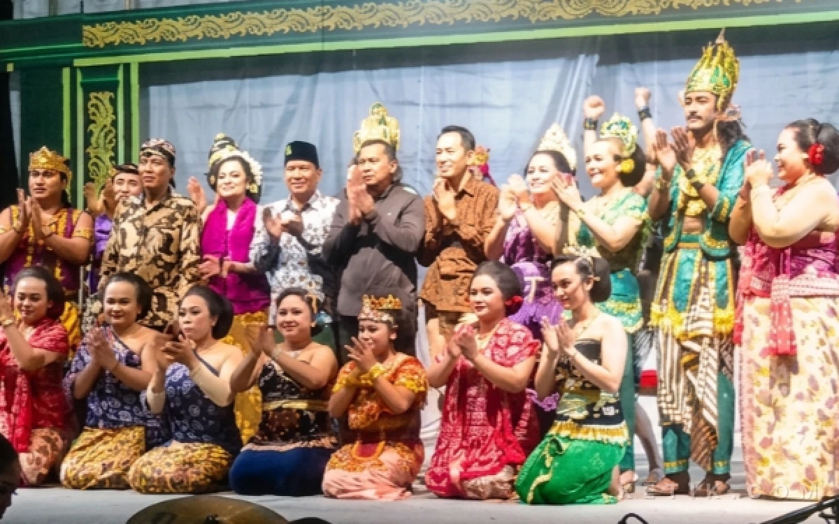Thumbnail Berita - Plt Bupati Tulungagung Hadiri Ketoprak Tirto Budoyo di Gamping, Kades Malah Absen
