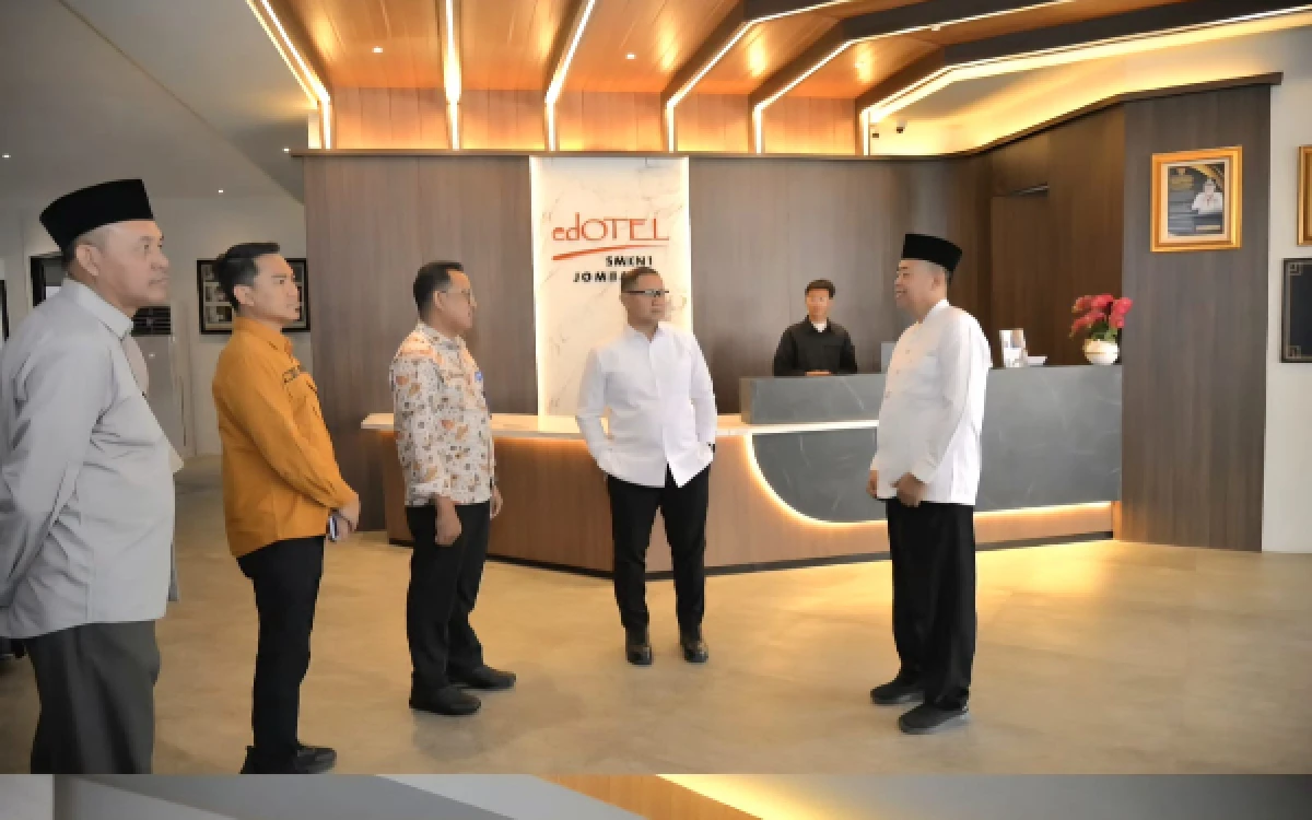 Thumbnail Berita - Jadi Titik Penginapan Peserta Muktamar ke-35 NU, Kadindik Jatim Pastikan edOTEL SMKN 1 Jombang Siap Digunakan