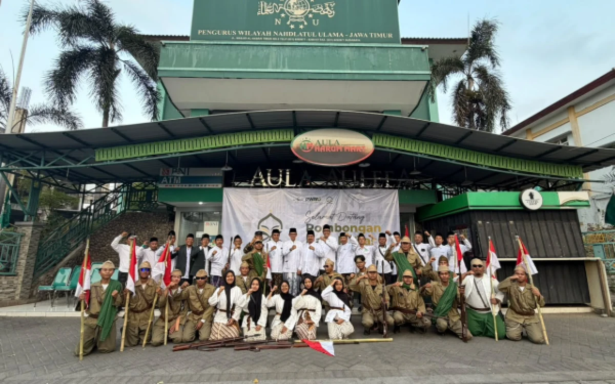 Thumbnail Berita - PWNU Jatim Sambut Pataka Resolusi Jihad dan Pasukan Napak Tilas Jombang–Surabaya