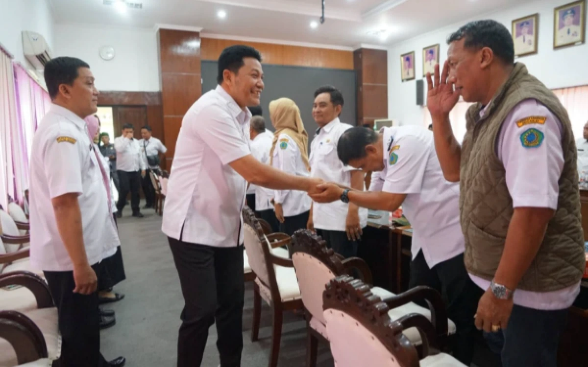Thumbnail Berita - Bupati Subandi Dengarkan Keluhan Kades dari Dua Kecamatan