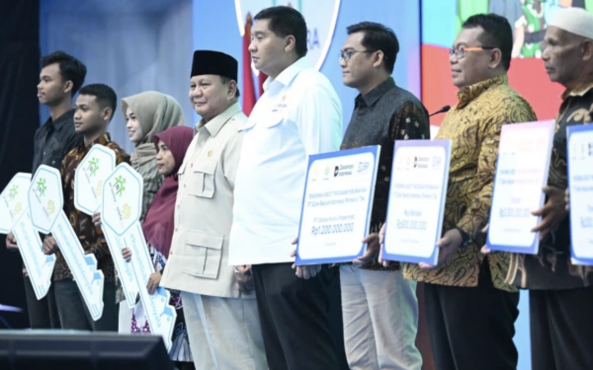 Thumbnail Berita - Prabowo Resmikan Akad Massal 62.000 KPR Rp880 Miliar, Pastikan Pemerintah Terus Hadirkan Hasil Nyata bagi Rakyat