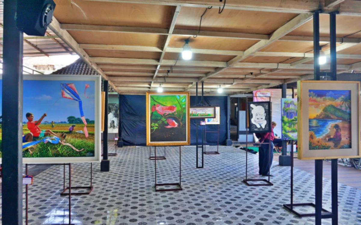Thumbnail Berita - Pameran Lukisan Obor 7 Digelar di Kediri, Puluhan Karya Seni Dipamerkan