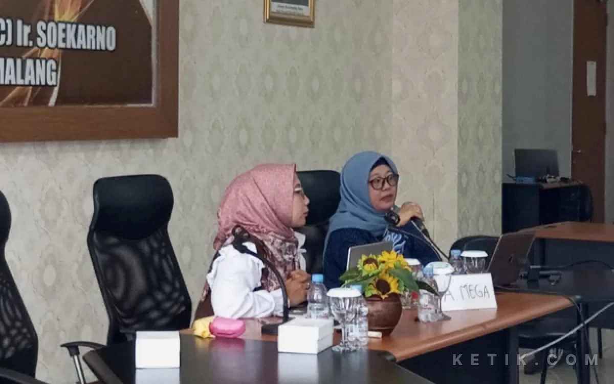 Foto Dekan Fakultas Syariah UIN Malang, Prof. Umi Sumbulah menjadi salah satu narasumber pada Kajian Gender Synergy pada Selasa, 28 Juli 2026. (Foto: Alifia/Ketik.com)