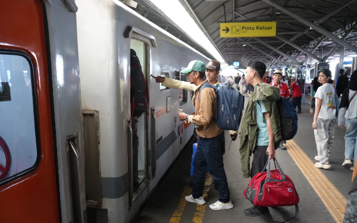 Thumbnail Berita - Diskon HUT Ke-81 KAI Diserbu, 29.570 Tiket Terjual di Daop 8 Surabaya