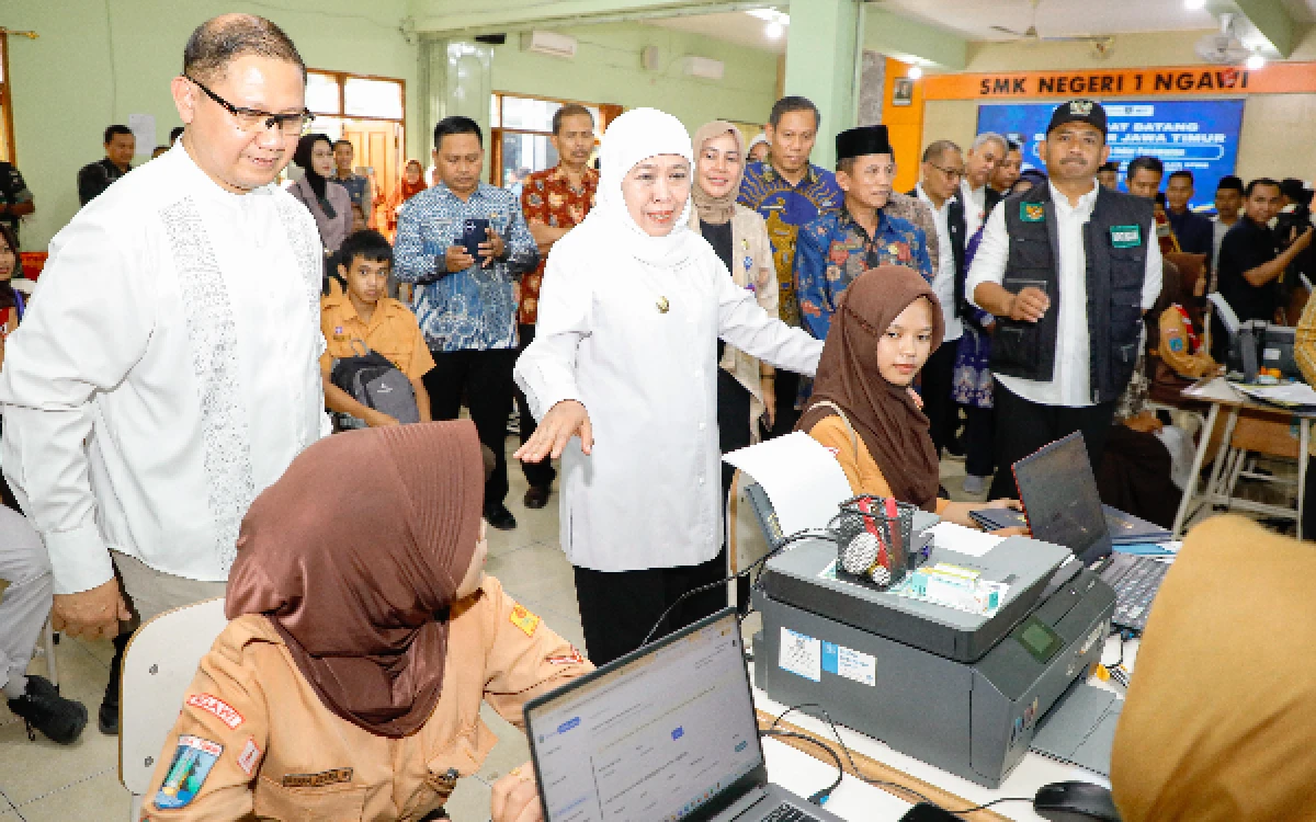 Thumbnail Berita - Verifikasi dan Validasi data SPMB SMA/SMK Negeri Segera Berakhir, Gubernur Khofifah Imbau Kepastian Kebenaran Dokumen