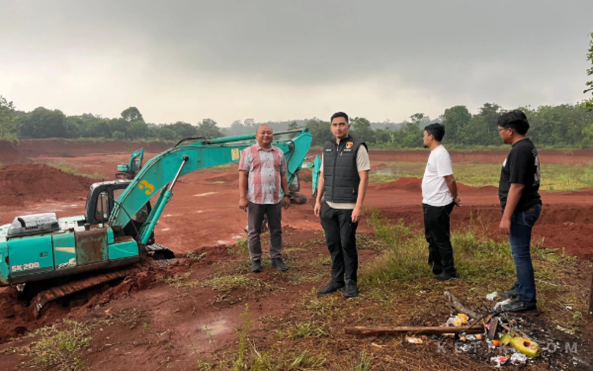 Thumbnail Berita - Polres Subang Cek Tiga Lokasi Galian Tanah Merah, Satu Lokasi Langsung Dipasang Police Line